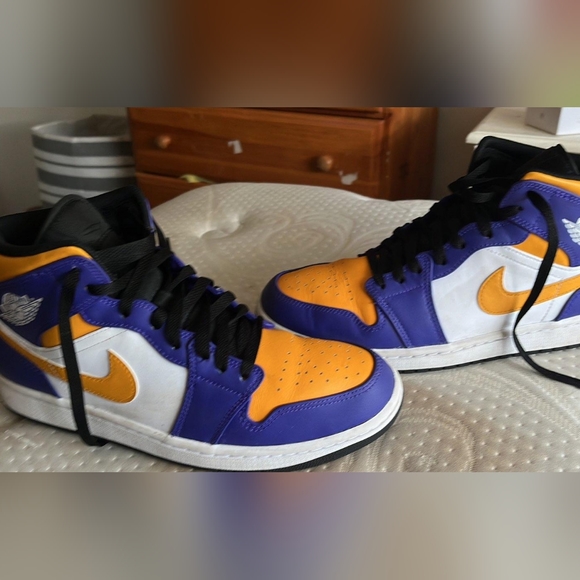 Air Jordan 1 Retro High---> Purple and Yellow - Picture 1 of 4